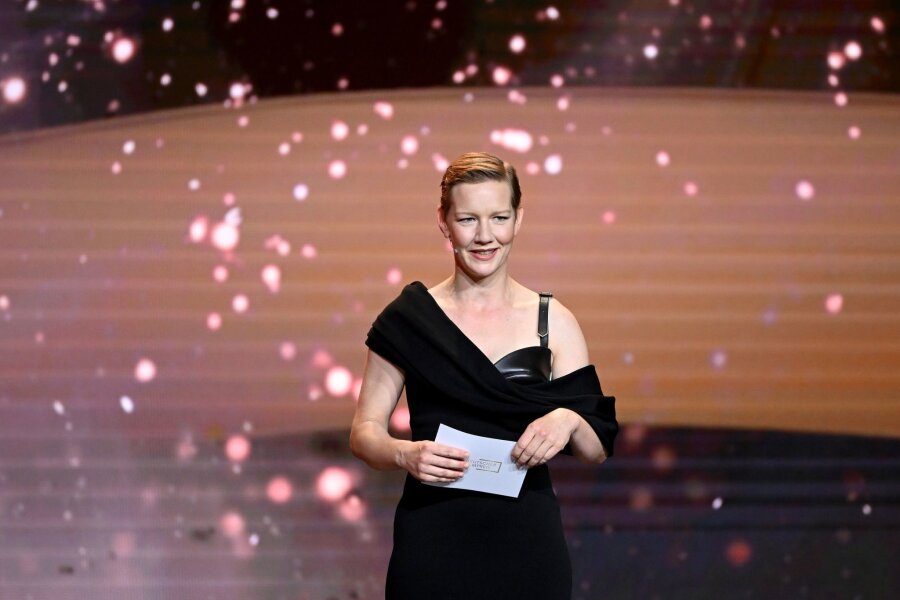 Filmfest München eröffnet mit Sandra Hüller - Schauspielerin Sandra Hüller bei der Verleihung des Deutschen Filmpreises als Laudatorin.