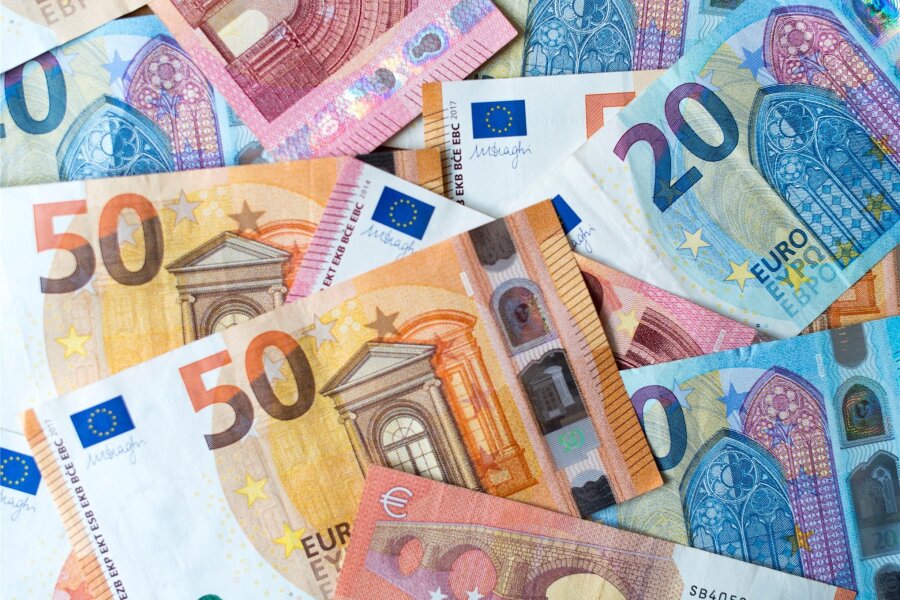 Fingierter Bank-Anruf: Vogtländer um fast 8000 Euro geprellt - Ein Vogtländer ist durch einen fingierten Anruf von Betrügern um tausende Euro gebracht worden.