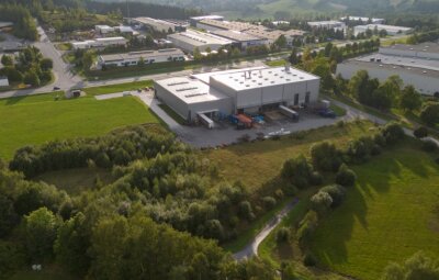 Firma stellt Umzug nach Elterlein infrage - Auf der Fläche unmittelbar an der Ladezone Firma Osteks im Elterleiner Gewerbegebiet wollte die Wellner und Höfer GmbH und Co. KG eigentlich bis Jahresende ihren neuen Standort im Erzgebirge errichten.