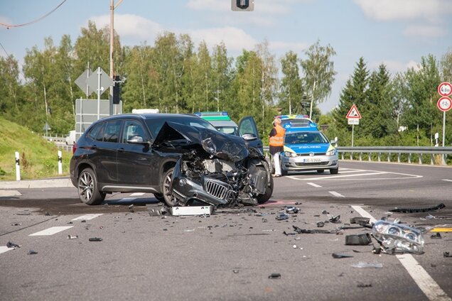 Flöha: Schwerverletzte bei Unfall auf Ortsumfahrung - 