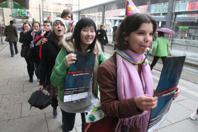 Mit einer Polonaise warben Studenten am Montag für die Medientage in Chemnitz.