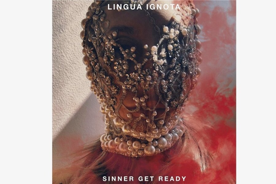 Flatternde Schatten: Lingua Ignota und "Sinner get Ready" - 