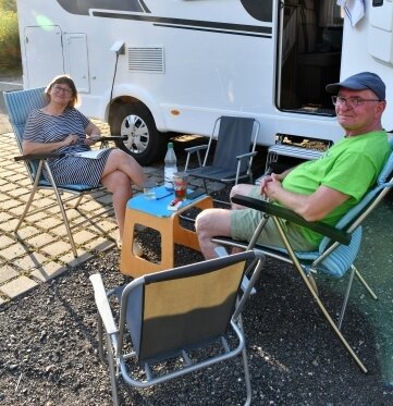 Anne und Gerhard Geiger aus dem bayerischen Landkreis Tirschenreuth machen auf ihrer Ostdeutschland-Tour Halt in Freiberg.