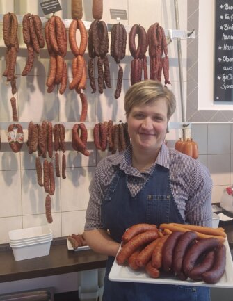 Susann Bergmann führt die einzige Fleischerei in Freiberg. Rund 60 Sorten Wurst stellt sie mit ihrem Team her.