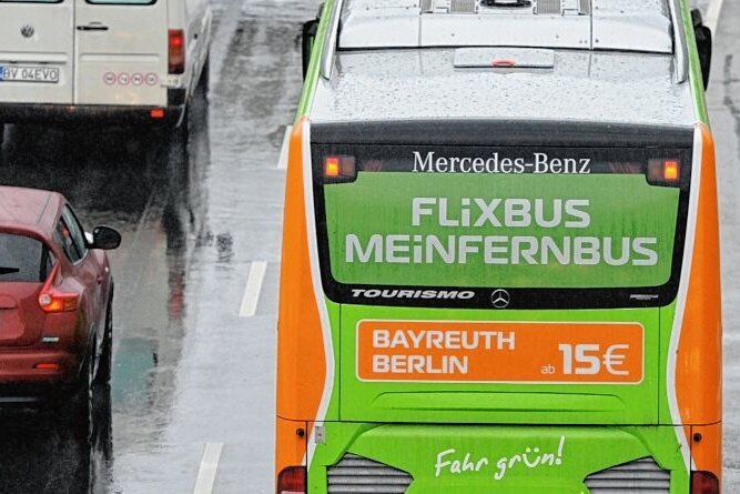 Flixbus kappt Linie und gibt Politik die Schuld - Flixbus stellt die Linie Dresden-München ein. Andere Routen über Plauen bleiben bestehen. 