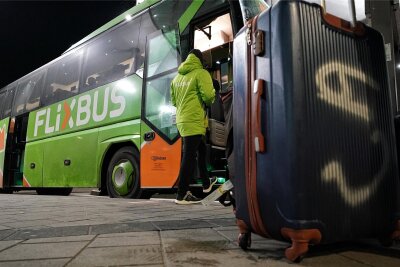 Flixbus profitiert von Bahnstreik: Preise ab Chemnitz verdoppelt - Flixbus registriert wegen des Bahnstreiks eine deutlich erhöhte Nachfrage. Deshalb steigen auch die Ticket-Preise ab Chemnitz.