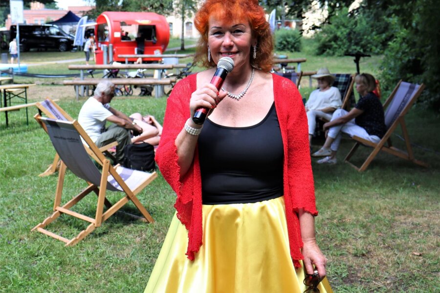 Flöha feiert sich warm: Park-Picknick lockt in den Baumwollpark - Sängerin Conny Schmerler sorgt beim Park-Picknick am Sonntag wieder für Unterhaltung.