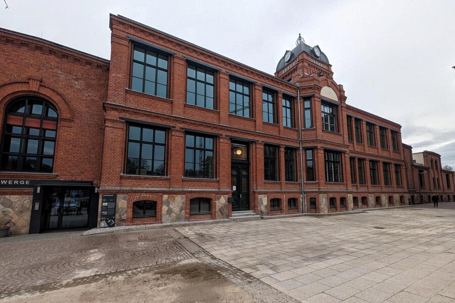Flöha: Stadtverwaltung zieht ins neue Rathaus um - Das frühere Kontorgebäude der Baumwollspinnerei in Flöha wird als Rathaus am 4. April eröffnet.