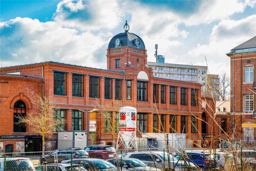 Flöha: Umzug der Verwaltung ins neue Rathaus verzögert sich - Seit 2018 wird das frühere Spinnerei-Kontorgebäude zum Rathaus der Stadt Flöha umgebaut.