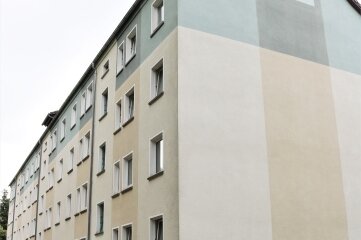 Flöha verkauft Wohnungen - In diesen Block in Falkenau befindet sich eine der acht städtischen Wohnungen, die verkauft werden sollen. 
