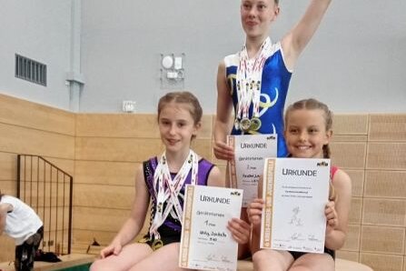 Flöhaer Talente überzeugen an Geräten - Isabella Uhlig, Laura Rasokat und Annabella Rösch waren bei den Kreis-Kinder- und Jugendspielen in Hartmannsdorf erfolgreich. 