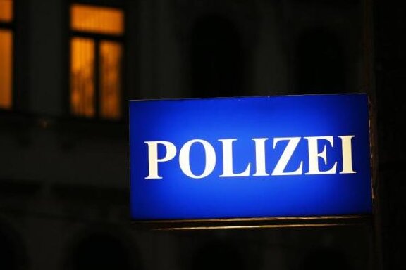 Fluchtversuch missglückt: Polizei zieht mutmaßlichen Dealer aus Zwickauer Mulde - 
