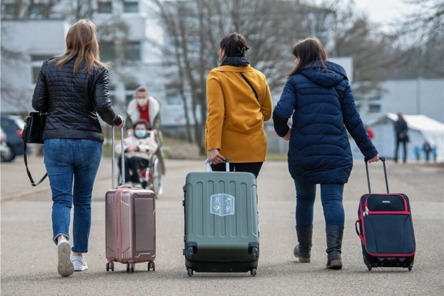 Flüchtlinge aus der Ukraine: Zustrom nach Mittelsachsen geht zurück - Drei aus der Ukraine stammende Frauen in einer Erstaufnahmestelle für Flüchtlinge in Deutschland. 
