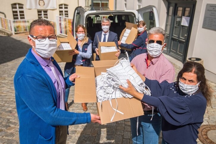 Flüchtlinge nähen in Schneeberg Mund-Nasen-Masken - 
