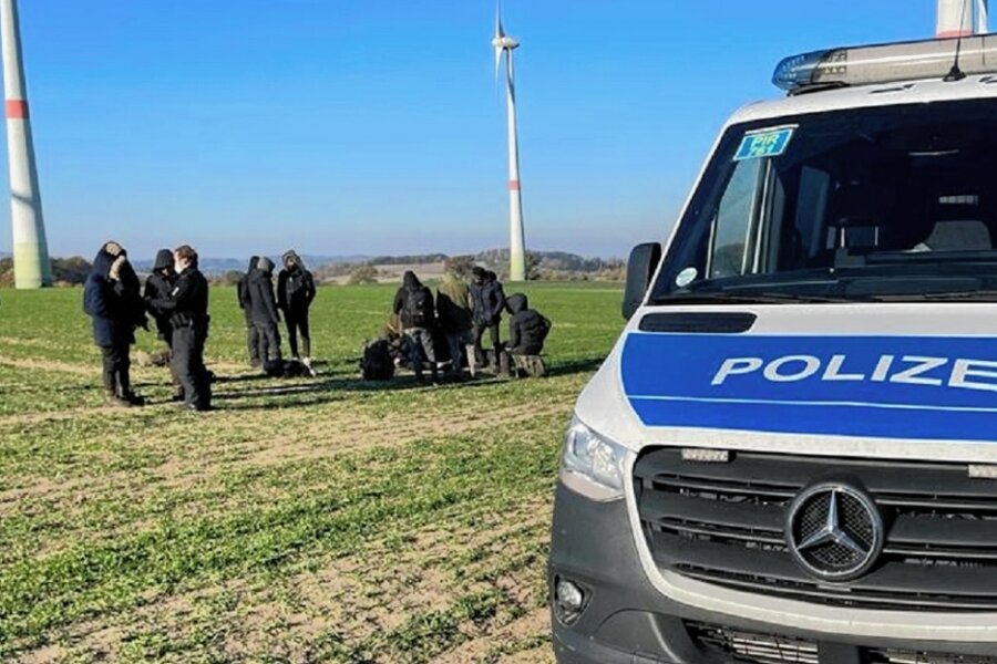Flüchtlingsstrom: Starker Anstieg an deutsch-tschechischer Grenze - Von der Polizei auf deutschem Hoheitsgebiet aufgegriffene Flüchtlinge.