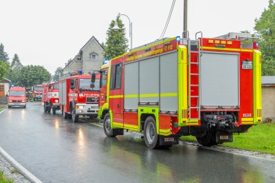 Flüssiggastank läuft aus - Gefahrguteinsatz in Mildenau - Ein Großaufgebot der umliegenden Feuerwehren war am Samstagmittag in Mildenau zu einem Gefahrguteinsatz angerückt.