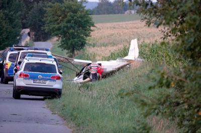 Flugunfall in Jahnsdorf: Maschine schießt über Landebahn hinaus, doch der Pilot hat Glück - Die Unglücksmaschine am Dienstagabend.