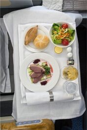 Flugzeug-Essen soll seltener im Müll landen - Sieht das Flieger-Essen so aus, landet es sicher nicht im Müll. 