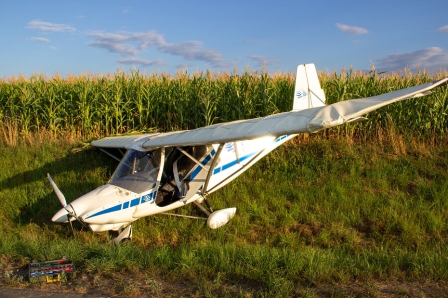 Flugzeug verunglückt bei Landeanflug - Dieses Flugzeug kam nach dem landeanflug am Dienstag erst in einem Feld zu stehen. 