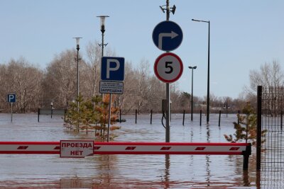 Flutwelle in Russland steigt noch an - Ein überschwemmtes Gebiet in Orenburg.