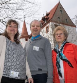 Förderverein bewirbt sich um Bürgerpreis - Gerlinde Bock, Manfred Drechsel und Grit Lommatzsch (von rechts) gehören zum Förderverein des Schlosses Schlettau. Seine Bewerbung für den Bürgerpreis Erzgebirge ist die erste in diesem Jahr.