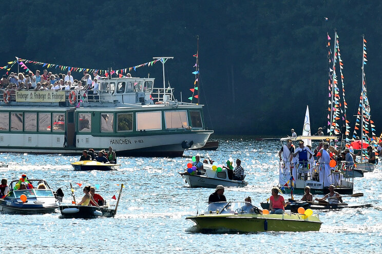 Folge der Corona-Krise: Talsperrenfest Kriebstein abgesagt - Die große Bootsparade vereint die Fahrgastschiffe und Hobbykapitäne auf dem Wasser und ist Teil des traditionellen Talsperrenfestes. Für dieses Jahr ist es nun abgesagt worden.