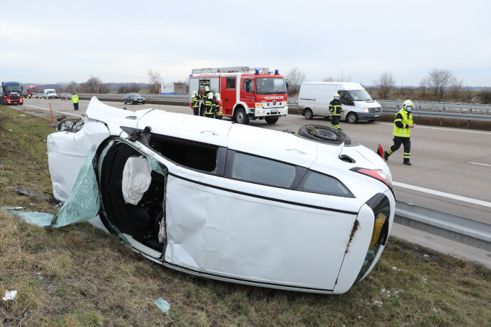 Ford-Fahrer bei Unfall auf der A 4 verletzt - Bei einem Unfall auf der Autobahn 4 zwischen den Anschlussstellen Siebenlehn und Berbersdorf ist ein Autofahrer am Montagvormittag schwer verletzt worden. 