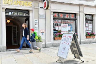 Forderungen mit Nachdruck: Freiberger Apotheken schließen an bundesweitem Streiktag - Die Ratsapotheke am Obermarkt in Freiberg beteiligte sich am Streiktag.