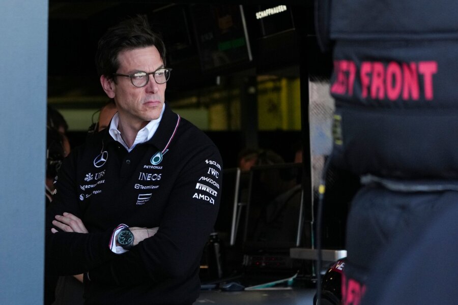 Formel-1-Krise bei Mercedes: Wolff im "Hamsterrad" - Teamchef Toto Wolff kommt mit seinem Mercedes-Team nicht voran.