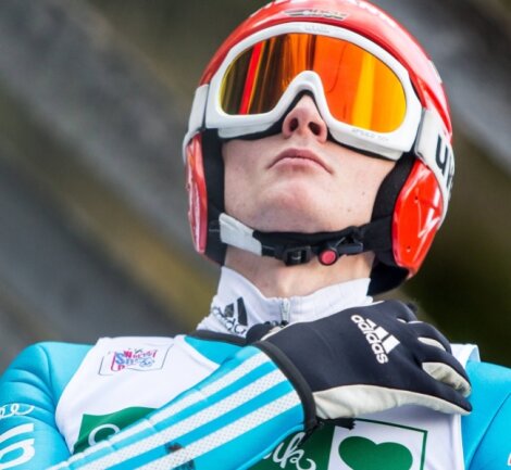 Formkurve zeigt wieder nach oben - Blick nach oben: Richard Freitag, der sächsische Lokalmatador, will sich beim Heimspringen in der Vogtland-Arena mit einem guten Ergebnis in die unmittelbare Wintervorbereitung verabschieden. 