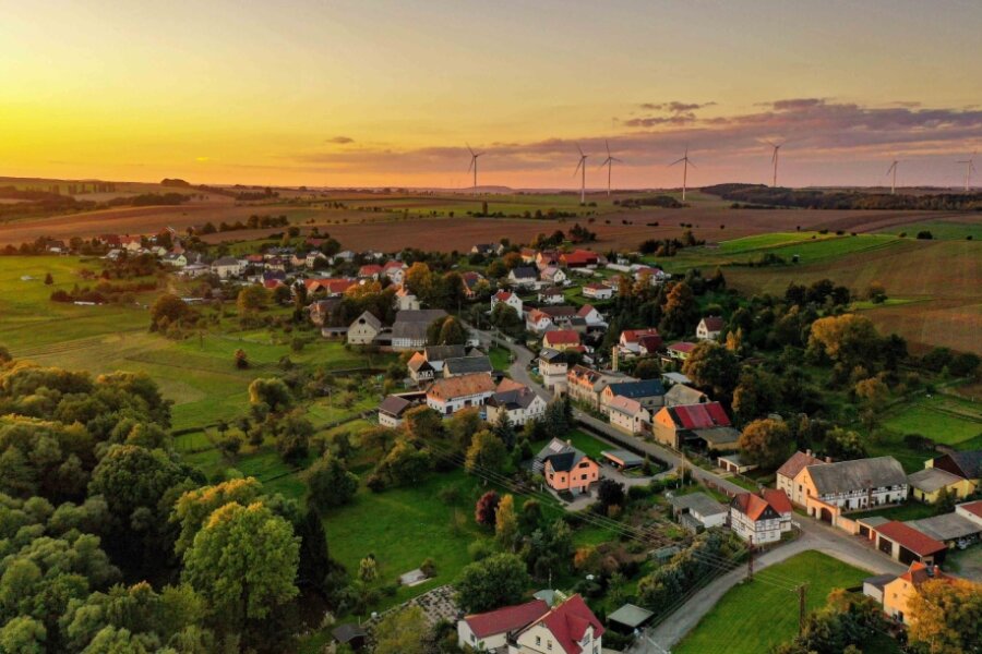 Foto des Jahres entsteht an Herbstabend in Rudelswalde - "Rudelswalde in herbstlicher Abendstimmung": Mit dieser Aufnahme konnte Reinhard Wolf die Jury überzeugen. 