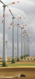 Fragen und Antworten zum grünen Strom - Wer mit einem Anbieterwechsel dafür sorgen möchte, dass der Anteil erneuerbarer Energien bei der Stromerzeugung in Deutschland steigt, muss genau prüfen, wofür er sich entscheidet. (Archivfoto)