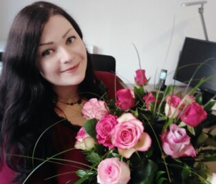 Frankenberg begrüßt neue Kulturchefin mit Blumen - Katharina Leest übernimmt am 1. Mai das Amt der Geschäftsführerin der Frankenberger Kultur gGmbH. 