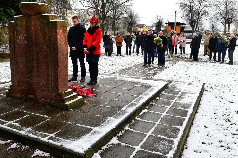 Frankenberg gedenkt der Nazi-Opfer - Auch 2015 wurde schon im Volkspark Frankenberg mit einer Kranzniederlegung an die Opfer des Nationalsozialismus erinnert.