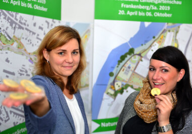 Frankenberg: Werbung für Landesgartenschau startet - Anja Sparmann (l.) und Stephanie Riedel werben schon jetzt für die Landesgartenschau, die 2019 in Frankenberg stattfindet.