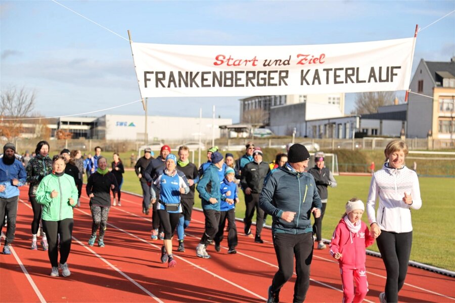 Frankenberger laufen gemeinsam gegen den Kater - Über 200 Teilnehmer zählten die Ausrichter vom SV Turbine Frankenberg beim Katerlauf am 1. Januar 2024.