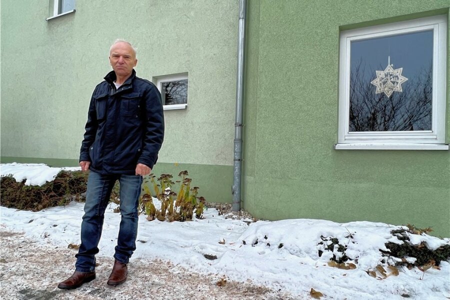 Frankenberger sauer auf Verwalter - Dietmar Fischer vor dem Frankenberger Mehrfamilienhaus, für das die Wohnungseigentümer nun eine neue Hausverwaltung suchen müssen. 