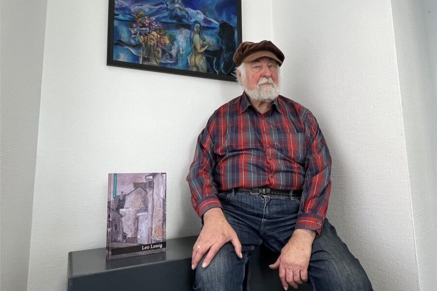 Frankenberger Stadtgalerie feiert Geburtstag mit Freilichtmalerei - Die Stadtgalerie ist Dauerpräsenz der Leo-Lessig-Kunststiftung. Hier der Maler vor seiner „Sehnsuchtserinnerung Landschaft entlang der Fjorde Norwegens".