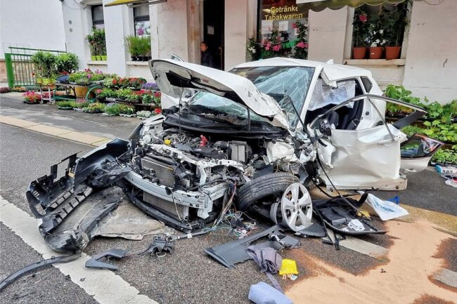 Frankenberger Straße In Chemnitz Nach Unfall Für Stunden Voll Gesperrt