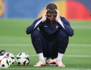Frankreich startet ohne Mbappé gegen Niederlande - Frankreichs Kylian Mbappé sitzt im Spiel gegen die Niederlande zunächst nur auf der Ersatzbank.