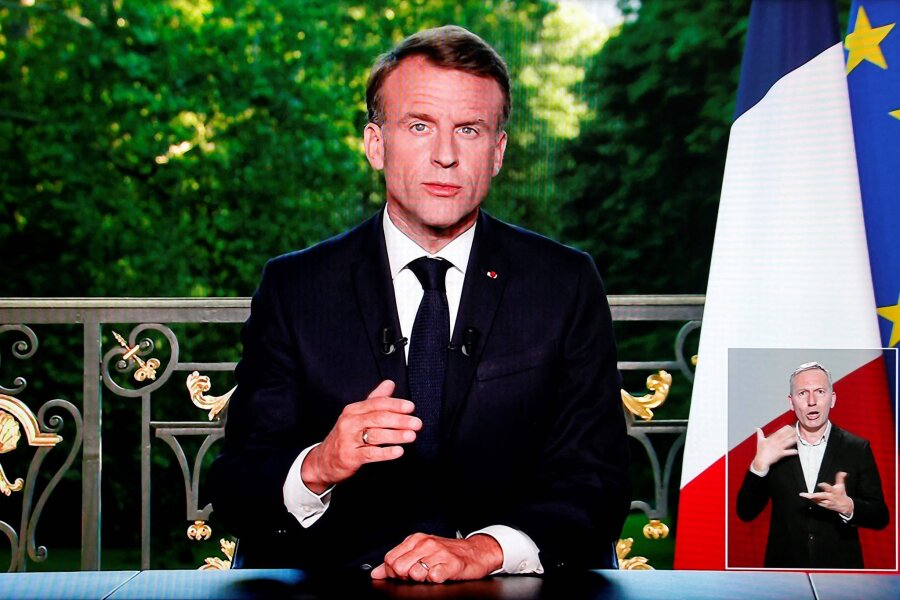 Frankreich wechselt in den Wahlkampfmodus - Frankreichs Präsident Emmanuel Macron während einer im Fernsehen übertragenen Ansprache an die Nation.