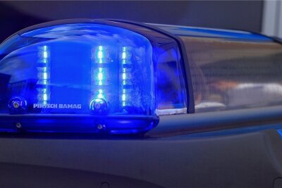 Frau bei Fenstersturz in Plauen schwer verletzt - Zu den Ursachen des Fenstersturzes einer 38-jährigen Frau hat die Kriminalpolizei die Ermittlungen aufgenommen. 