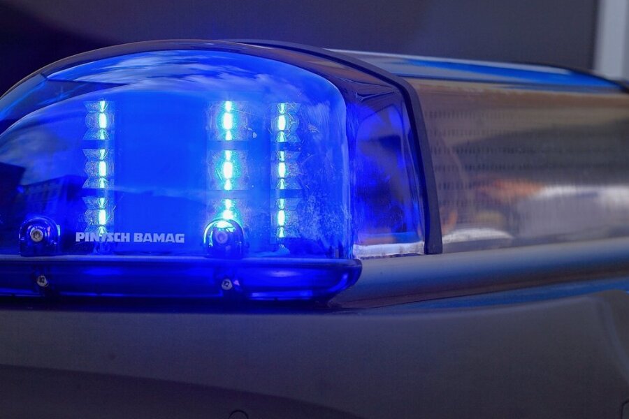 Frau bei Fenstersturz in Plauen schwer verletzt - Zu den Ursachen des Fenstersturzes einer 38-jährigen Frau hat die Kriminalpolizei die Ermittlungen aufgenommen. 