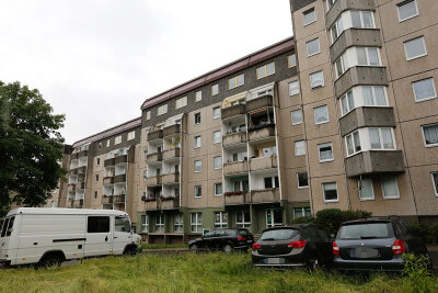 Frau bei Kellerbrand in Chemnitzer Mehrfamilienhaus verletzt - 