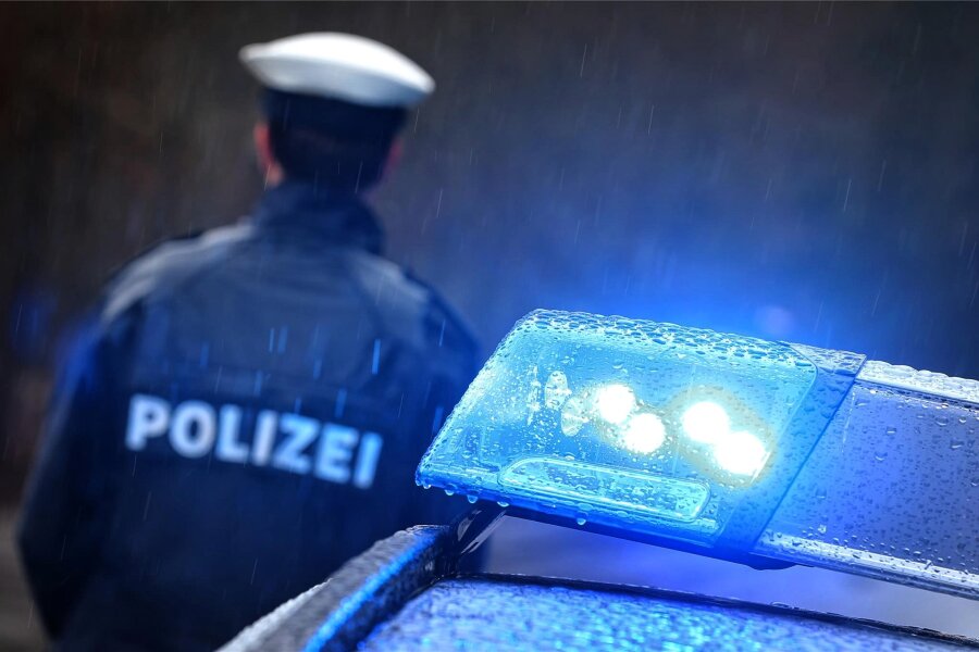 Frau bei Unfall in Hohenstein verletzt - Wegen eines Unfalls in Hohenstein-Ernstthal war die Polizei im Einsatz.