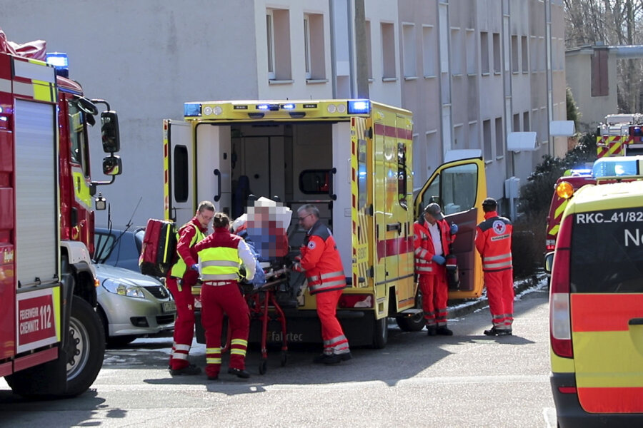Frau bei Wohnungsbrand in Chemnitz verletzt - An der Johannes-Reitz-Straße gab es am Montagmittag einen Feuerwehreinsatz.