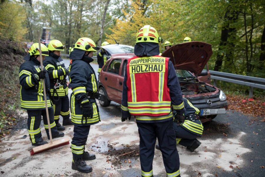 Frau und Kind bei Unfall nahe Clausnitz verletzt - 