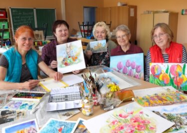 Frauen machen Mut: "Jeder kann malen" - Treffen sich jetzt im eigenen Zeichenzirkel: Iris Mende, Steffi Altermann, Gisela Großler, Jutta Rötzschke, Evelyn Lippert (von links). 