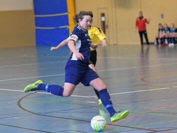 Frauen retten Zwickauer Bilanz - Daniela Mittag vom DFC Westsachsen möchte den Titel in der Futsal-Landesmeisterschaft verteidigen. Den ersten Schritt dazu machte das Team in der Vorrunde. 
