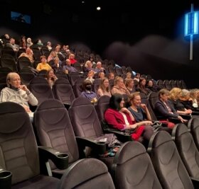 Frauentag: Kino für Unbeugsame - Rund 80 Gäste, darunter auch Männer, kamen zum Frauentagskino ins Freiberger Kinopolis. 